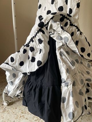 Traje de flamenca lunares blanco y negro.