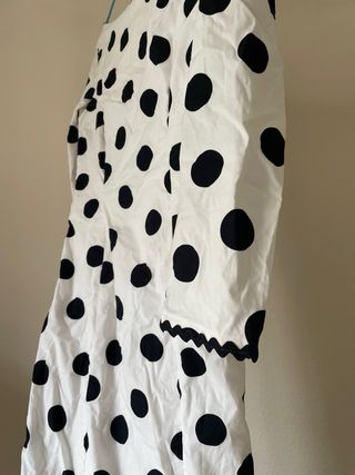 Traje de flamenca lunares blanco y negro.