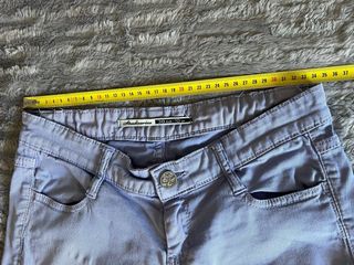 Pantalón vaquero Stradivarius Talla 38 violeta