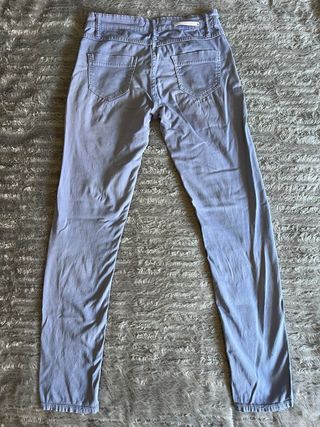 Pantalón vaquero Stradivarius Talla 38 violeta