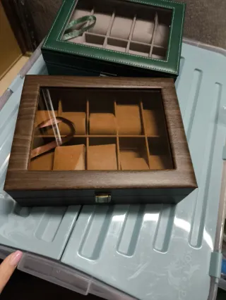 Scatola porta orologi marrone e verde