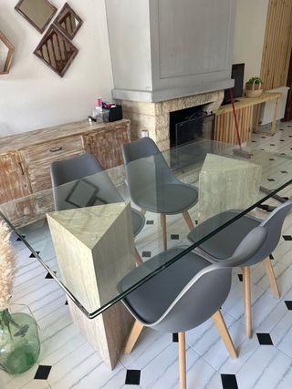 Mesa de comedor con 4 sillas e mesita de salón