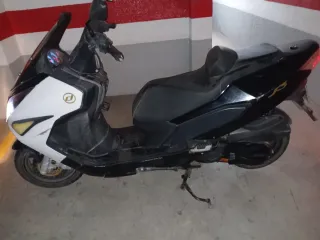 Daelim S3 Maxi Scooter Negra y Blanca. 634947473