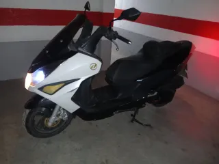 Daelim S3 Maxi Scooter Negra y Blanca. 634947473