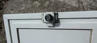 Puerta para contador de luz/agua