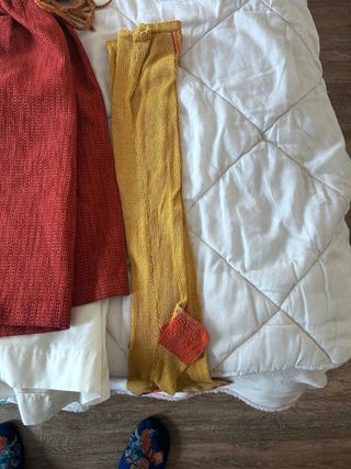 Traje fallero dorado y rojo