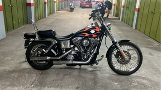 Harley-Davidson Wide Glide Negra
