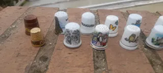 Collezione di ditali in porcellana