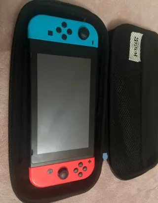 Nintendo Switch Azul y Rojo con Funda