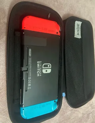 Nintendo Switch Azul y Rojo con Funda