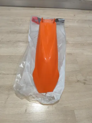 Guardabarros naranja para moto