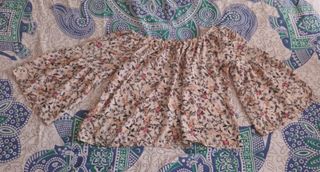 Blusa floral beige y rosa