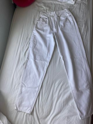 Pantalón blanco recto básico