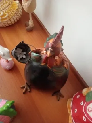 Gallina decorativa in resina