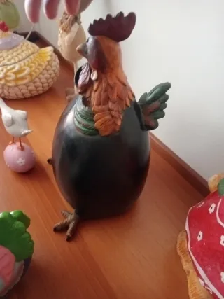 Gallina decorativa in resina