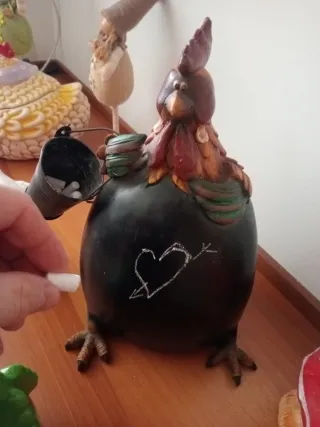 Gallina decorativa in resina