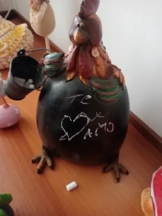 Gallina decorativa in resina