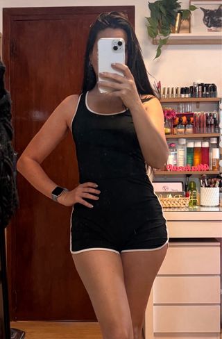 Mono deportivo negro con ribetes blancos Talla S