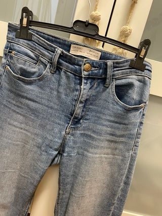 Lote 2 vaqueros Stradivarius y MNG