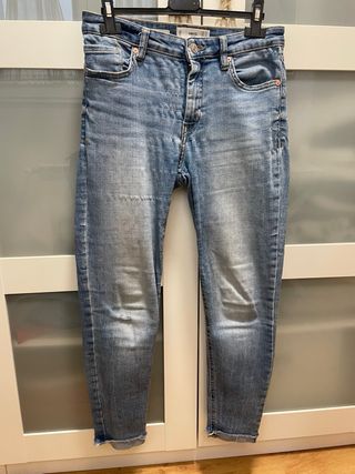 Lote 2 vaqueros Stradivarius y MNG