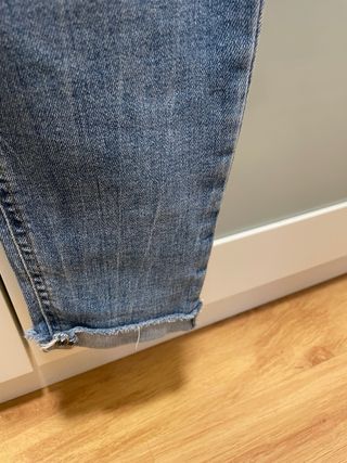 Lote 2 vaqueros Stradivarius y MNG