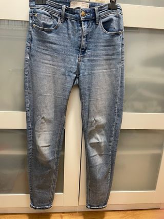 Lote 2 vaqueros Stradivarius y MNG