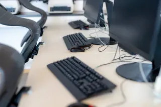 Técnico Informático, Consolas y servicios