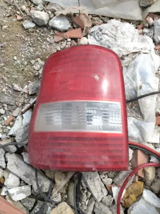 Piloto trasero izquierdo