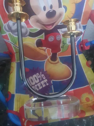 Candelabro elegante dorado y jarrón vintax