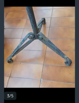 Macetero de hierro forjado