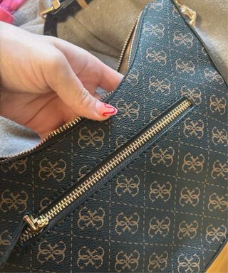 Bolso Guess Marrón y Dorado