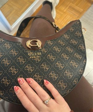 Bolso Guess Marrón y Dorado