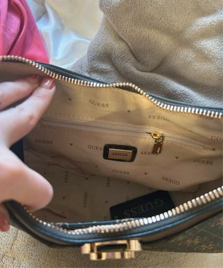 Bolso Guess Marrón y Dorado