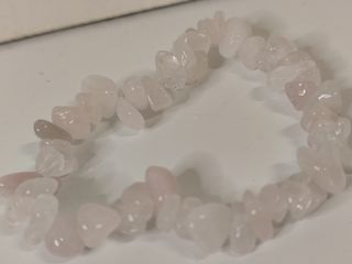 Pulsera con fragmentos de Amatista o Cuarzo Rosa