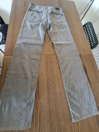 Pantalón de pana gris