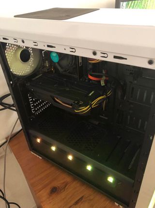 PC Gaming Blanco con Luces LED Azules