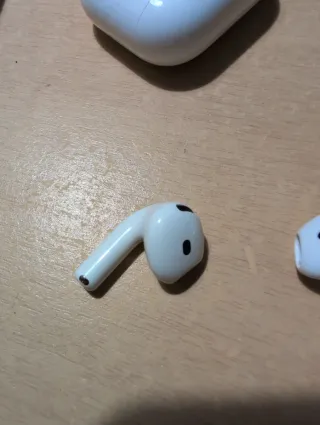 Apple AirPods 4 Blancos con cancelación de ruido