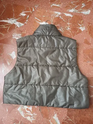 Chaleco acolchado corto