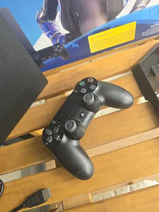 PS4 Pro 1TB Negra + Mando+ Soporte Vertical