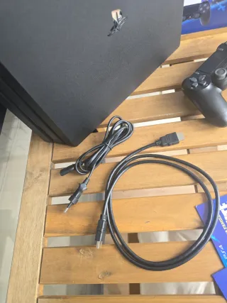 PS4 Pro 1TB Negra + Mando+ Soporte Vertical