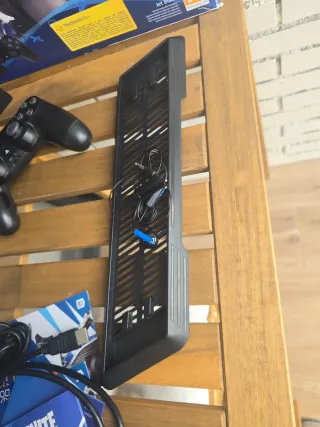 PS4 Pro 1TB Negra + Mando+ Soporte Vertical