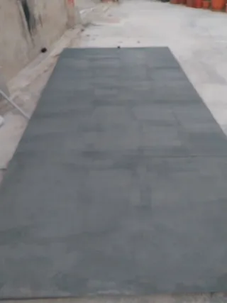 Puerta corredera gris