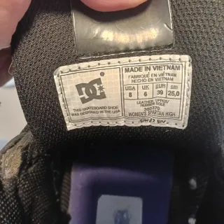 Botas DC Negras y Moradas