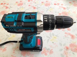 Taladro Percutor Inalámbrico con Accesorios