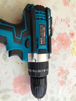 Taladro Percutor Inalámbrico con Accesorios