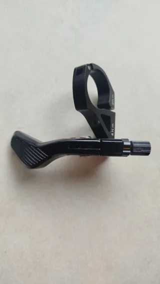 Manipulo / Controlo Dropper Post Preto