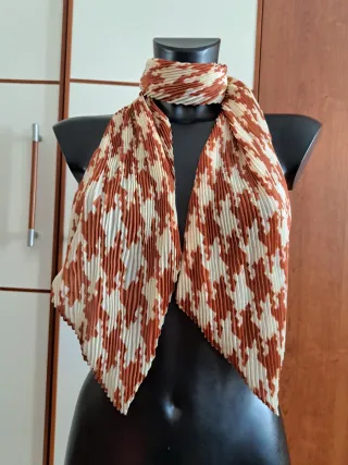 Sciarpa plissettata houndstooth beige e marrone