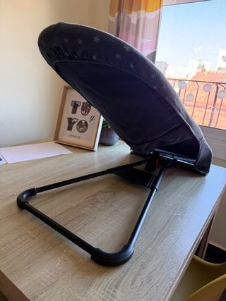 Hamaca BabyBjörn gris estrellas