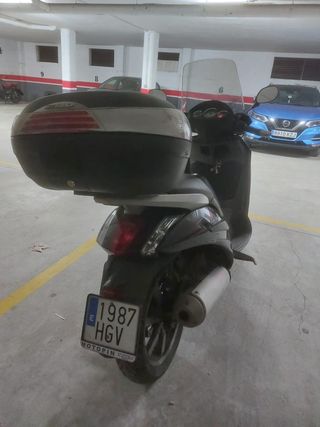 Peugeot Génération 125cc Scooter Negra/Gris
