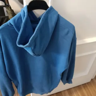 Sudadera con capucha azul y gris